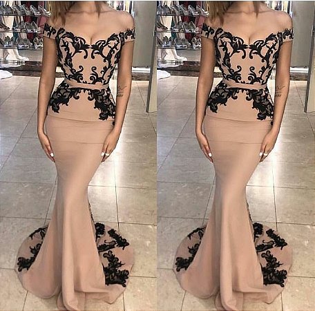 vestido nude com renda preta