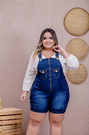 macaquinho jeans curto plus size