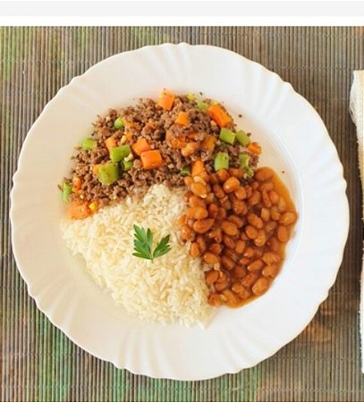 Carne Moida arroz branco feijao e abobrinha refogada