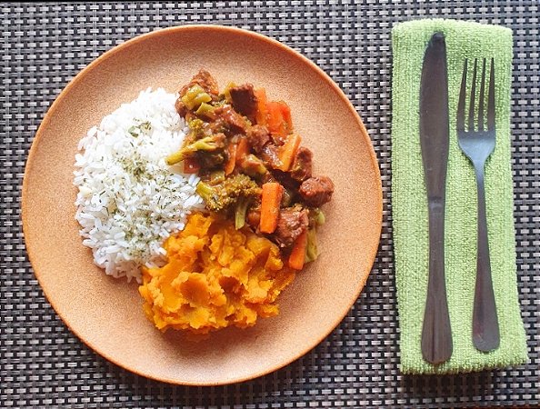 Picadinho de carne com legumes pure de abobora cabotia e arroz branco