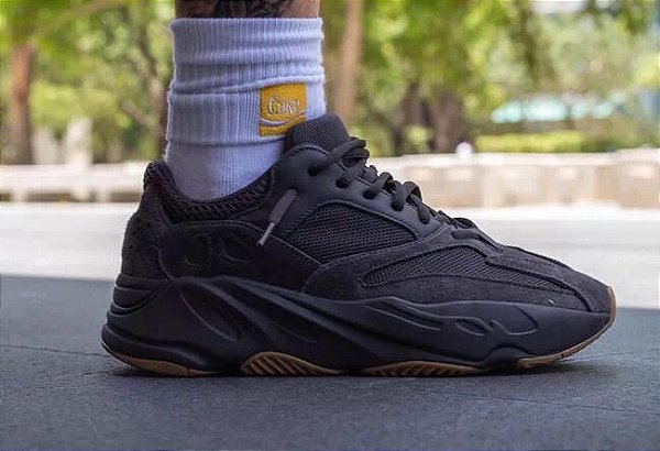 tenis yeezy boost 700