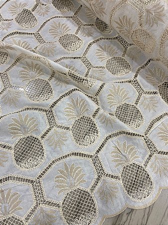 TECIDO CAMBRAIA DE ALGODÃO BORDADA