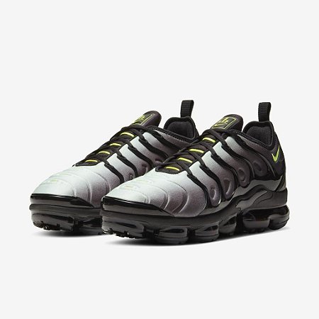 vapormax plus nike black