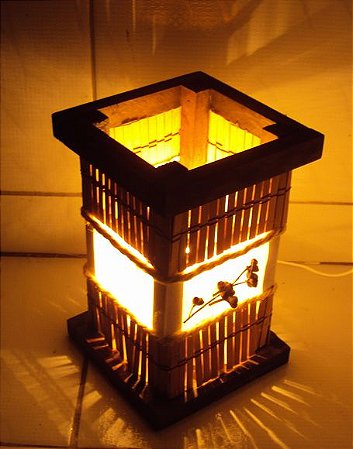 Abajur de mesa cômoda luminária rustico telinha de bambu madeira sala quarto hotel pousada promoção