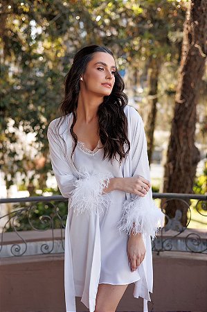 Robe de noiva modelo curto com manga de plumas