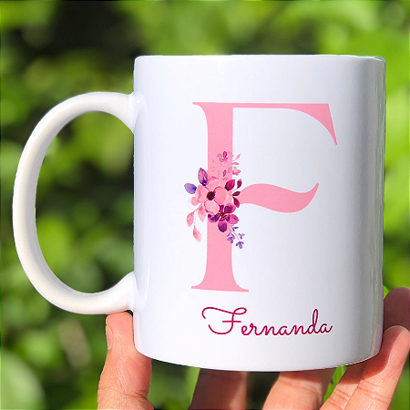 Caneca branca com nome e flores