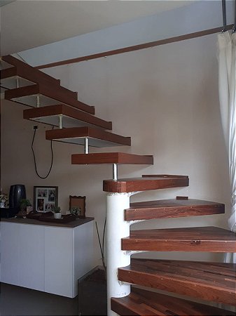 Revestimento para escada pré-moldada com madeira