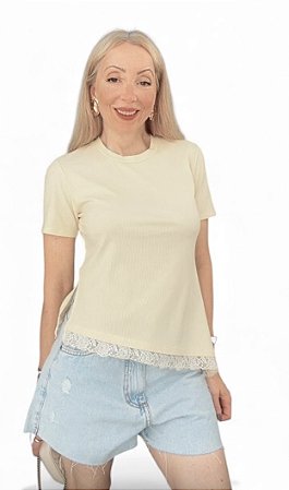 T-Shirt Assimétrica Renda Malha Rib
