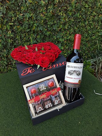 Caixa coração de Rosas Vermelhas com estojo de bombonatti e vinho