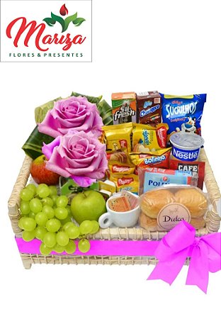 Cesta café da manhã flores e pães