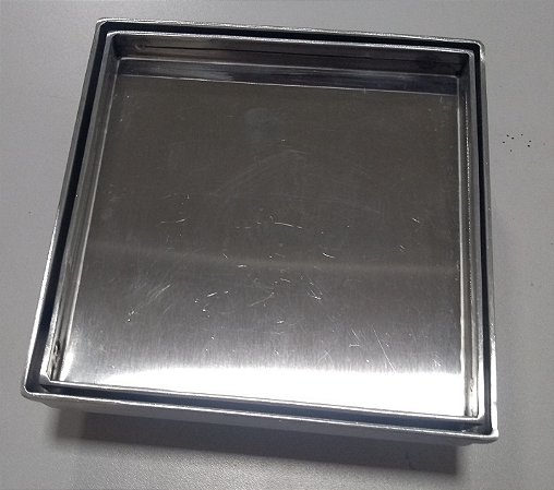 Ralo Quadrado Oculto Com Friso De Contorno Na calha E Na Tampa De 20 x 20 Cm Em Inox 304.
