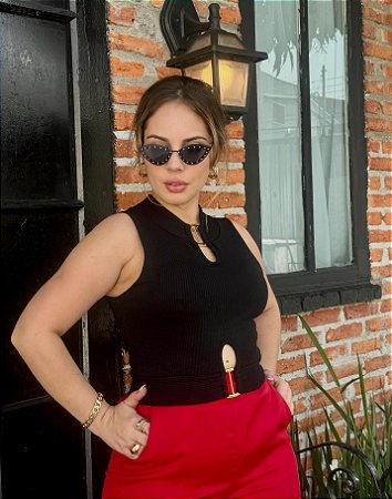 Cropped Preto com Fivela Dourada