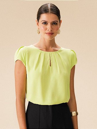 Blusa de crepe lima com detalhe gota