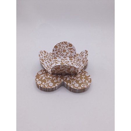 50 Forminhas 4 Pétalas Pequena Arabesco Ouro para Festa de Casamento Noivado e Bodas