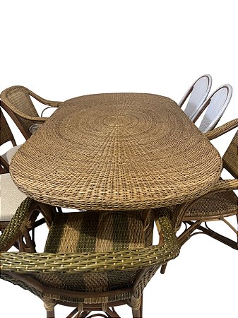 Mesa de jantar oval em junco/rattan natural