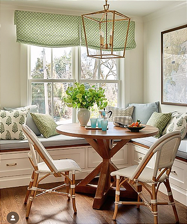 Cadeira bistrô em apui natural e junco sintetico branco