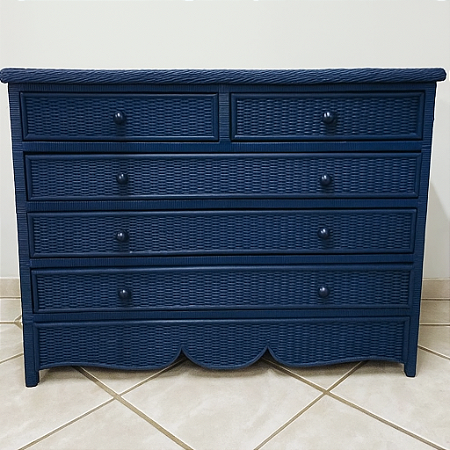 Cômoda colorida em junco natural