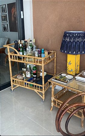 Carrinho de chá em bambu natural