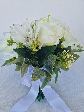 🌿 Buquê Clássico Branco com Lírios e Rosas 🌿