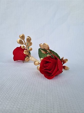 Lapela em Vermelho com Dourado
