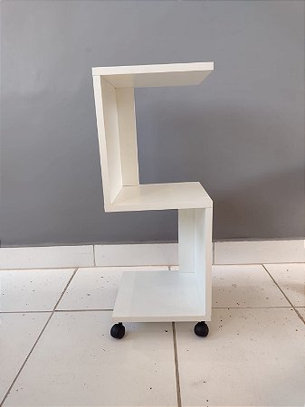 MESA DE APOIO C/ RODINHAS EM MDF FORMATO "S" 25X25X64CM