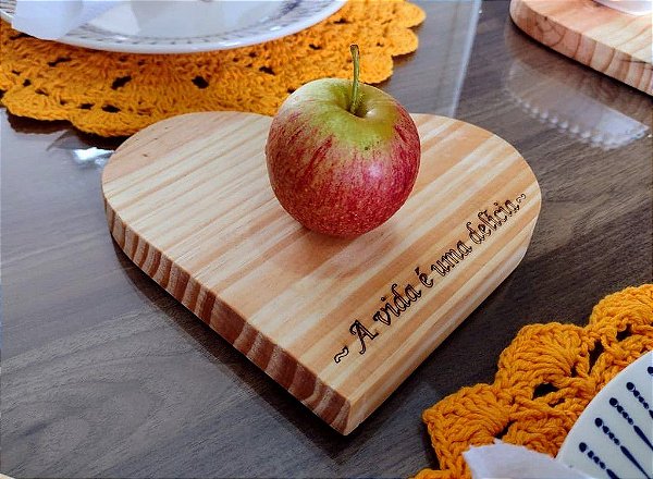 TÁBUA CORAÇÃO PEQUENA 20X17,5X1,8CM EM PINUS - VUD