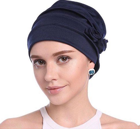 Turbante beanie drapeado com flor - azul marinho escuro