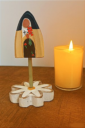 Santa Terezinha de Madeira Entalhada a Mão para Mesa
