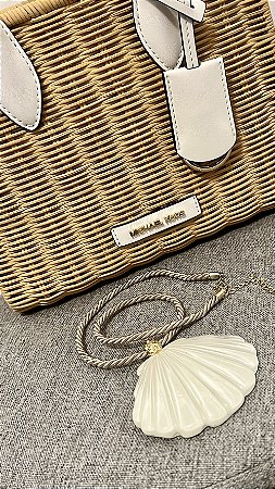 Colar corda concha resina