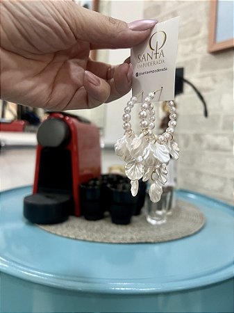 Brinco brisa pérolas sintéticas