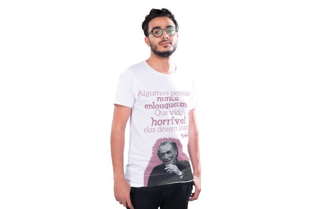 Camiseta Bukowski "Algumas Pessoas Nunca Enlouquecem!"