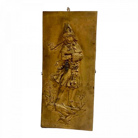 Antiga placa em bronze , com escultura auto relevo, menina com lenço , peça toda em dourado, brunida a ouro, mede 60x24 cm largura, pesa 5 kg