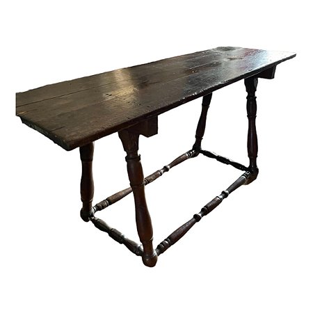 Antiga e linda mesa aparador de fazenda em madeira nobre escura , pés torneados, travas nas quatro pés, perfeito estado mede: 170x60x81 altura