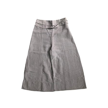 calça pantacourt cinza