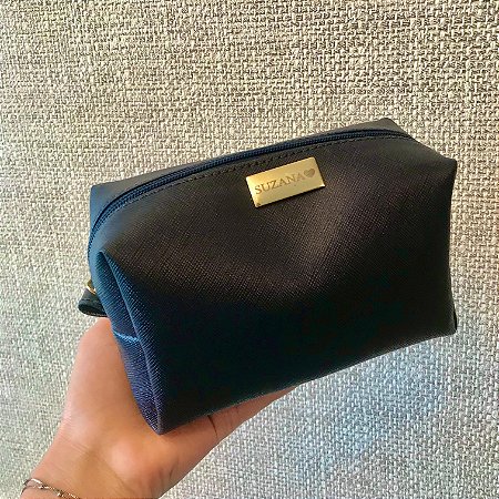 Necessaire Manu M azul marinho personalizada com ferragens douradas