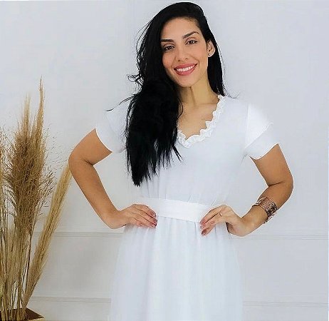 Vestido Branco em dunas poá com detalhes em babado na gola, manga dupla, faixa para amarração na cintura, forrado