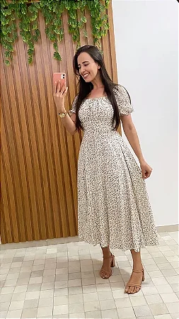 Vestido off white estampado com flores