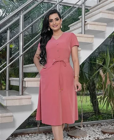 Vestido Rosa  com faixa na cintura e botões frontais