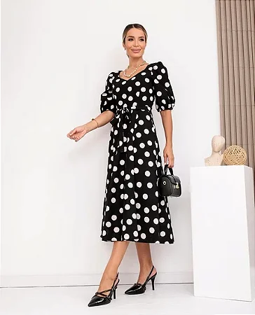 Vestido de bolinha com mangas bufantes