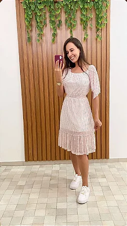 Vestido estampado Poá em tule em manga flare, com amarração na cintura, babado, na saia, forrado