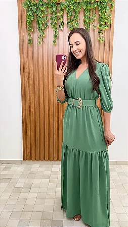 Vestido longo Verde com cinto e fivela em dourado, abertura frontal