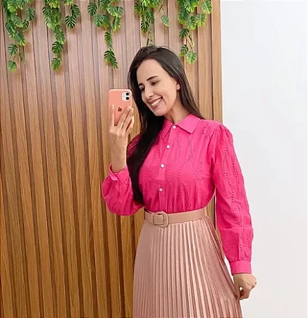 Camisa social feminina rosa bordada