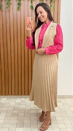 Conjunto de saia longa plissada e colete social