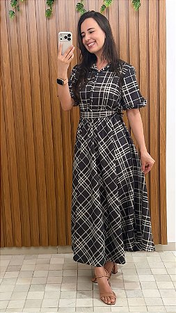 Vestido xadrez com mangas bufantes