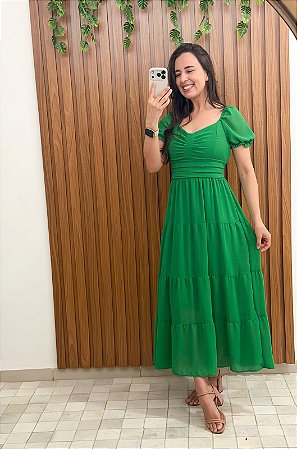 Vestido verde com decote estilo coração