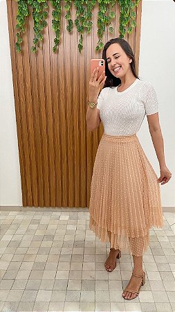 Saia plissada de tule bege com bolinhas