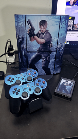 PS3 TUNADO SLIM OU SUPER SLIM COM HD 500 GB E SKIN TEMÁTICA + 2 CONTROLES