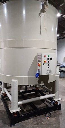 Tanque Industrial de Polipropileno com Misturador e Controle de Peso com célula de carga