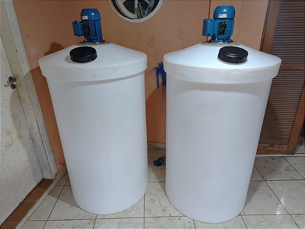 Tanques de Polietileno PEAD Rotomoldados e em Chapas com Misturadores: Soluções Inovadoras para Eficiência e Segurança Industrial