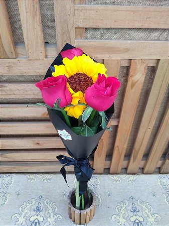 Mini Buquê Girassol All Black com Rosas